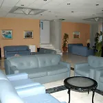 Bay فندق فاليراكي